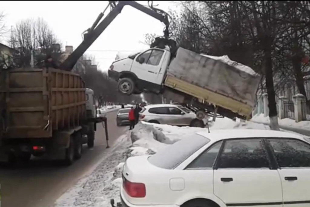 Цей випадок з перевезення автомобіля стався у Володимирі