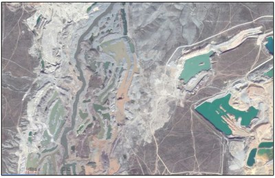 Характер порушеності земель на Гусиноозерская буроугольном родовищі: кар'єри, заповнені водою, і відвали розкривних порід