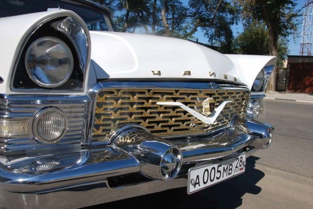 7 500 000 рублів   ГАЗ «Чайка»   Найдорожчим автомобілем на продаж став зразок вітчизняного автопрому - біла ГАЗ «Чайка», 1966 року випуску