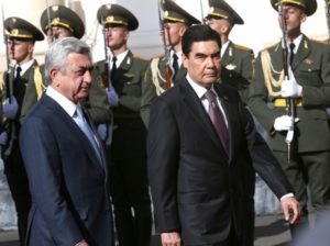 На запрошення президента Вірменії Сержа Саргсяна з офіційним візитом вчора ввечері в Республіку   Вірменія   прибув президент Туркменістану Гурбангули Бердимухамедов