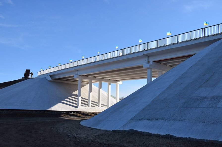 У Луганській області військовослужбовці Держспецтрансслужби в складі Об'єднаних сил відновили міст довжиною 52 метри