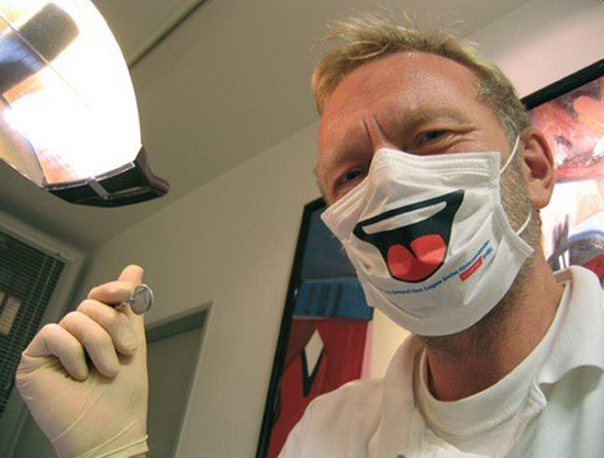 Вчені з Великобританії в черговий раз провели дослідження, в результаті якого стало відомо про те, які професійні і особистісні якості стоматологів найбільше цінують відвідувачі сучасних стоматологічних клінік