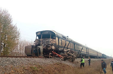 20 жовтня 2016, 17:56 Переглядів:   У Вінницькій області лісовоз зіткнувся з пасажирським поїздом