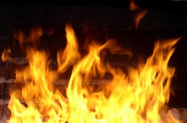 12 травня 2013, 10:39 Переглядів:   У Вінниці згорів будинок, в пожежі загинула маленька дівчинка
